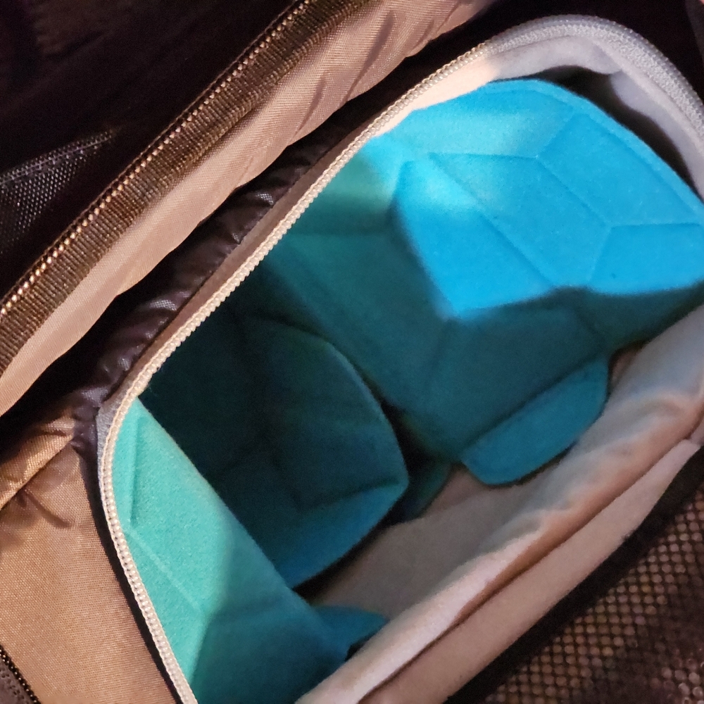 Thule Covert DSLR backpack - Picture 8 of 9